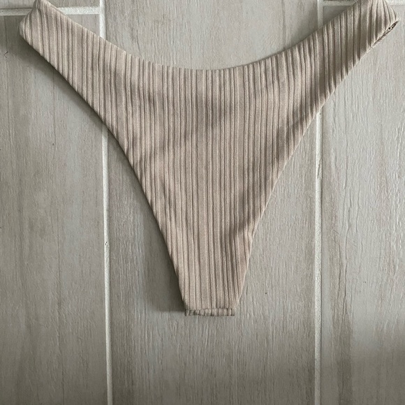 Bathing suit - Picture 6 of 7